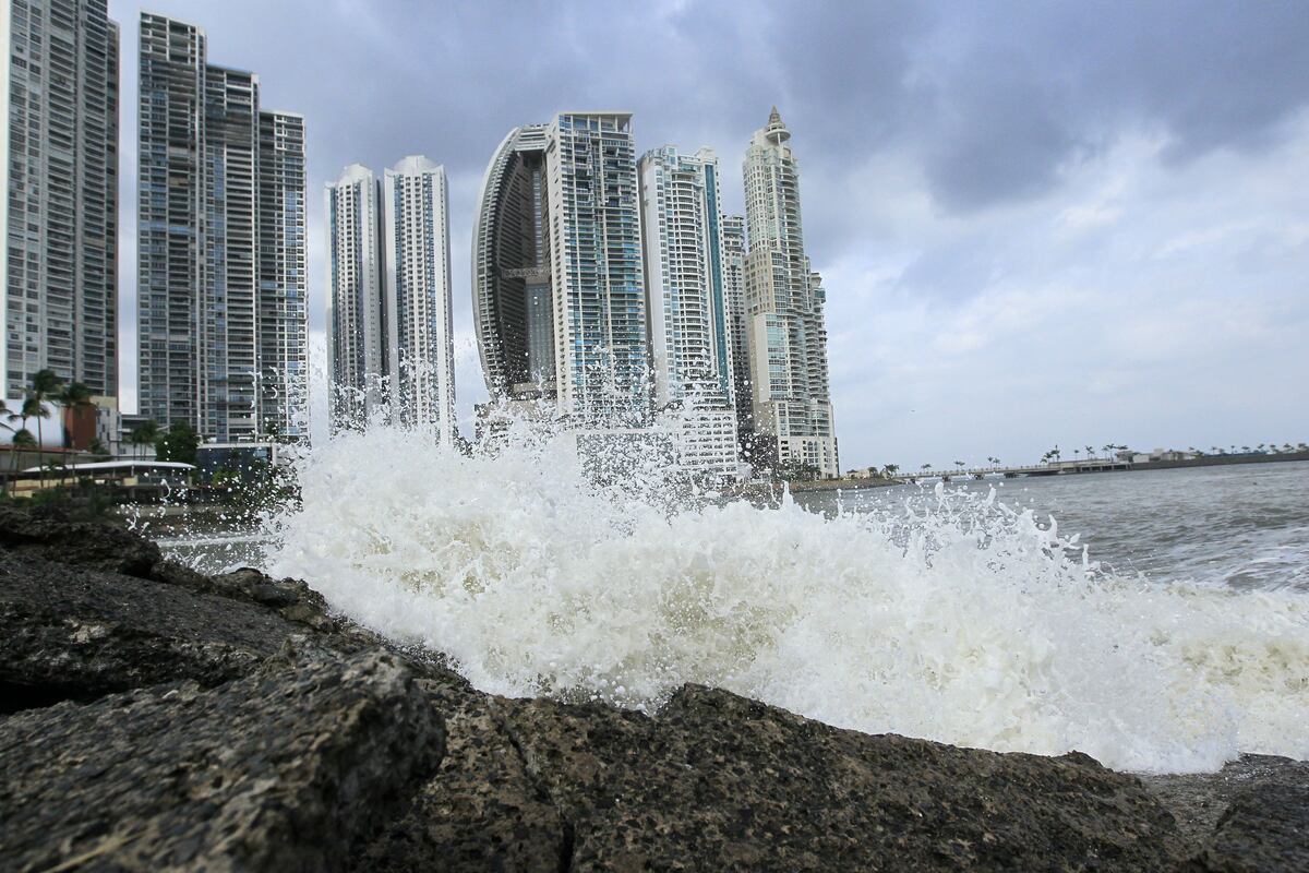 Aviso de vigilancia por incremento de altura de olas en el Caribe panameño