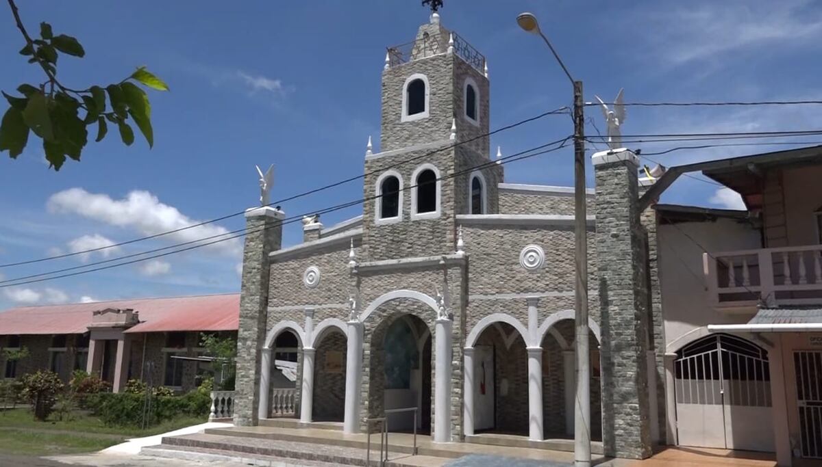 El cura acusado de manosear a un menor, enfrenta audiencia de apelación y lo dejan detenido