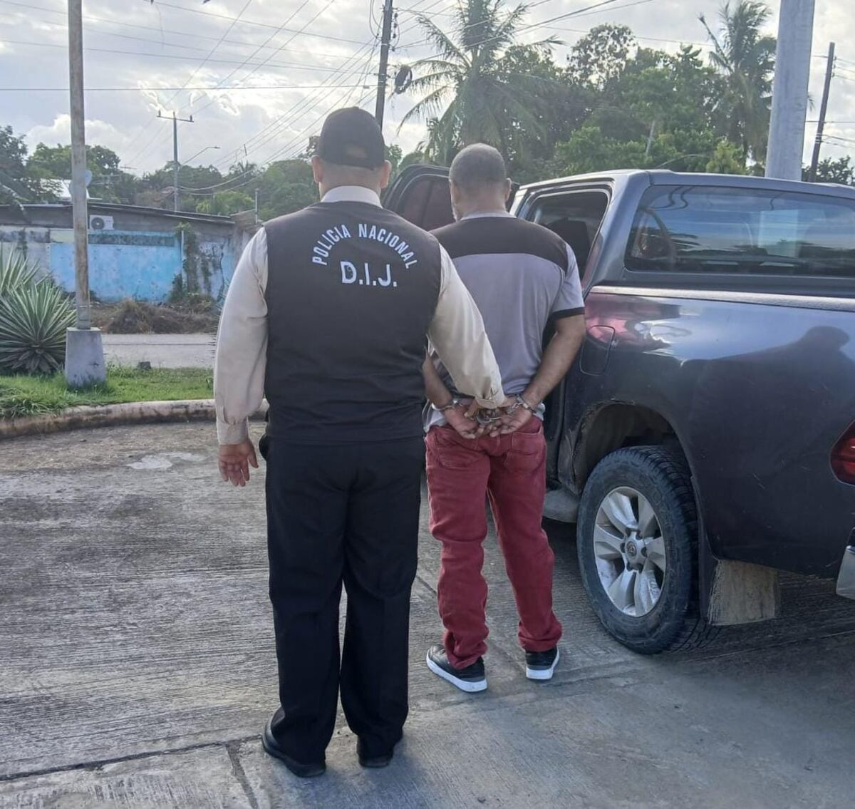 Quería quemar la casa por dinero: Termina detenido por agredir a sus padres