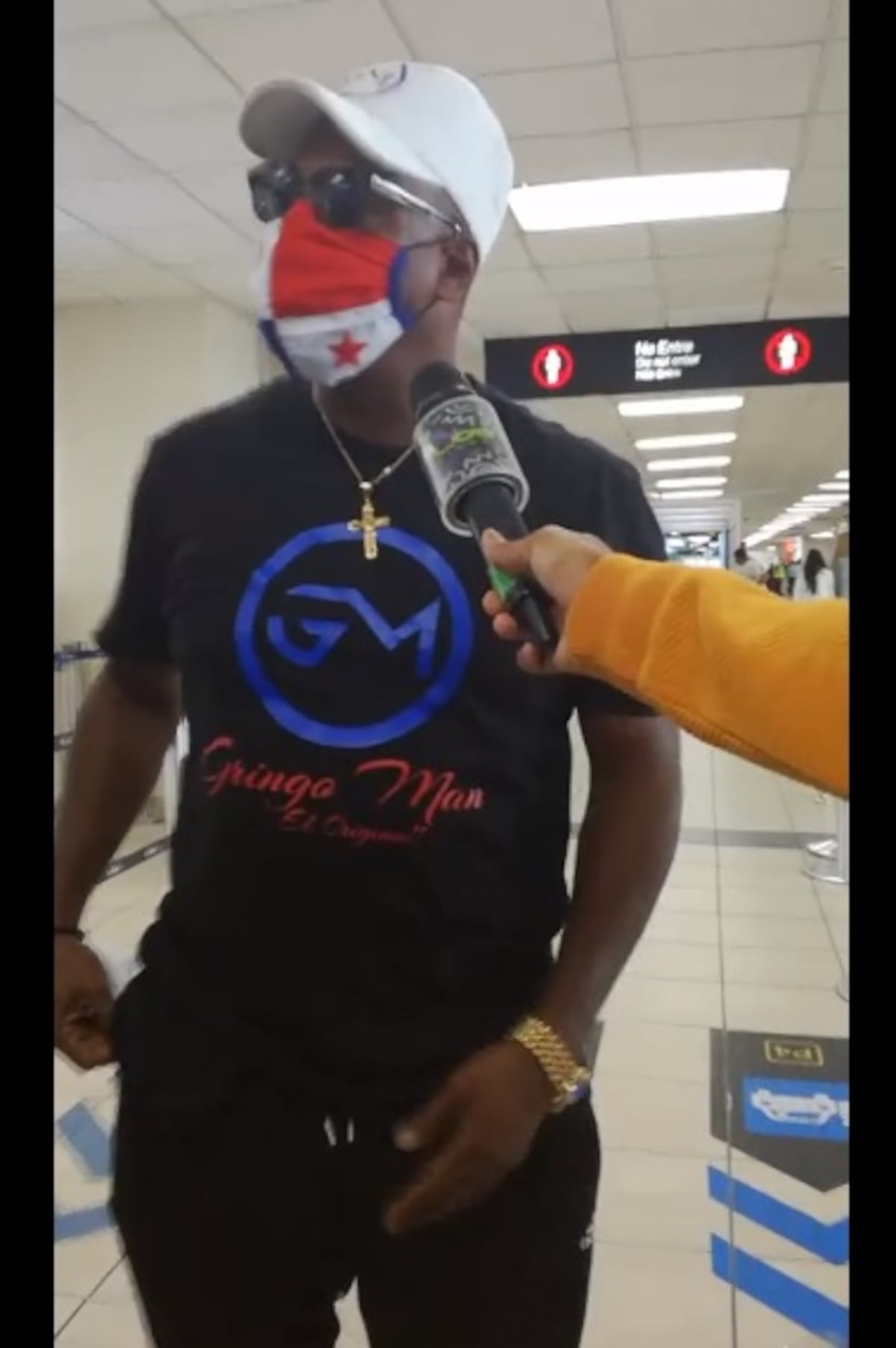 Histórico. Reguesero regresó a Panamá tras 29 años de injusto encierro y besó el suelo que lo vio nacer. Video