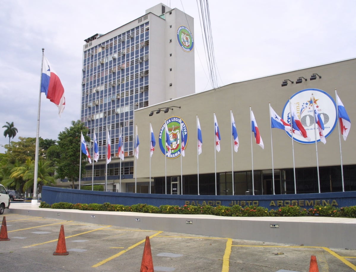 Yanibel Ábrego se resiste a que la Contraloría haga auditorías en la Asamblea Nacional