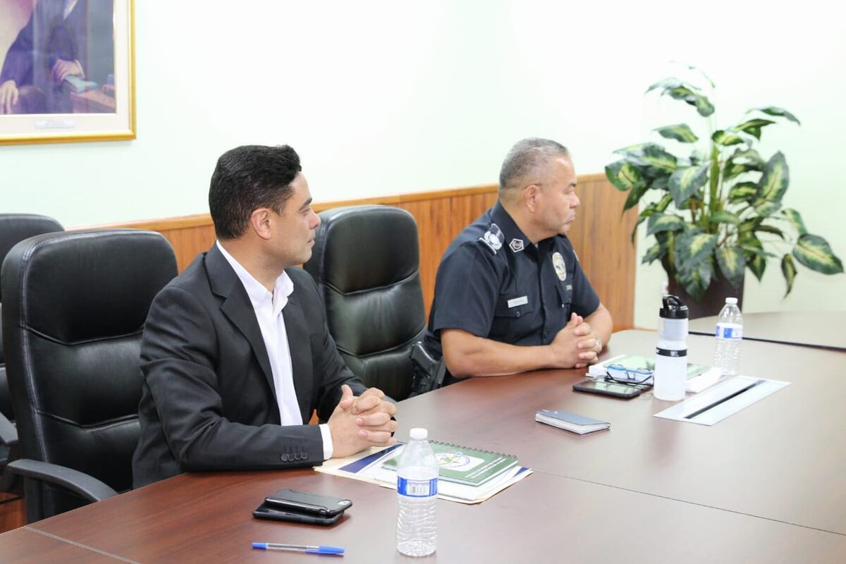 Procuradora Porcell se reúne con ministro Mirones 