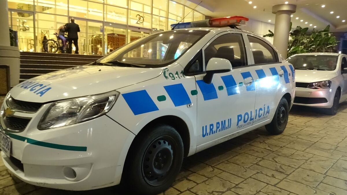 Joyería de Punta del Este le da obsequios a policías que atraparon a ladrones