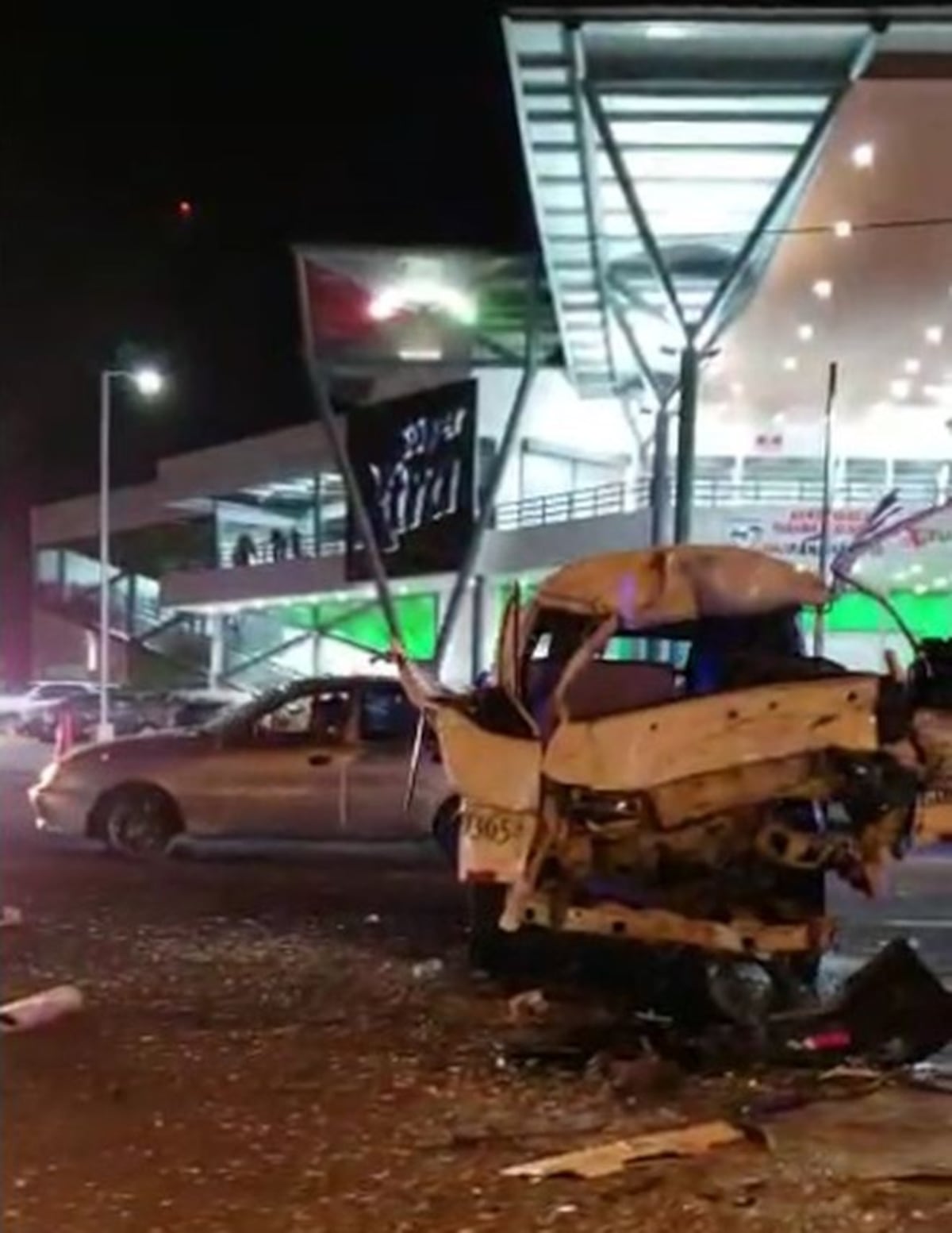 Bus Coaster de ruta y un panel se estrellan. Hay un muerto y más de 15 heridos 