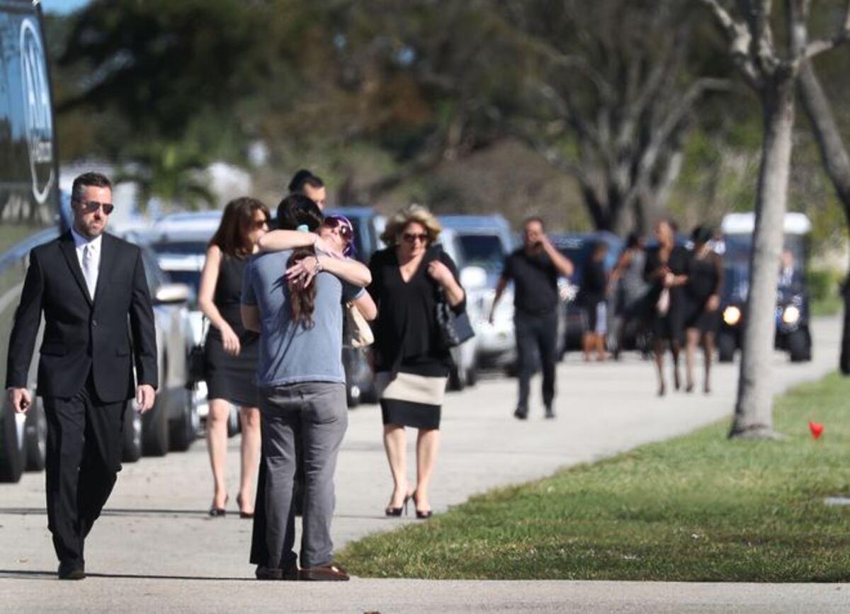 El FBI acepta que tuvo fallas con las amenazas hechas antes de tiroteo a escuela