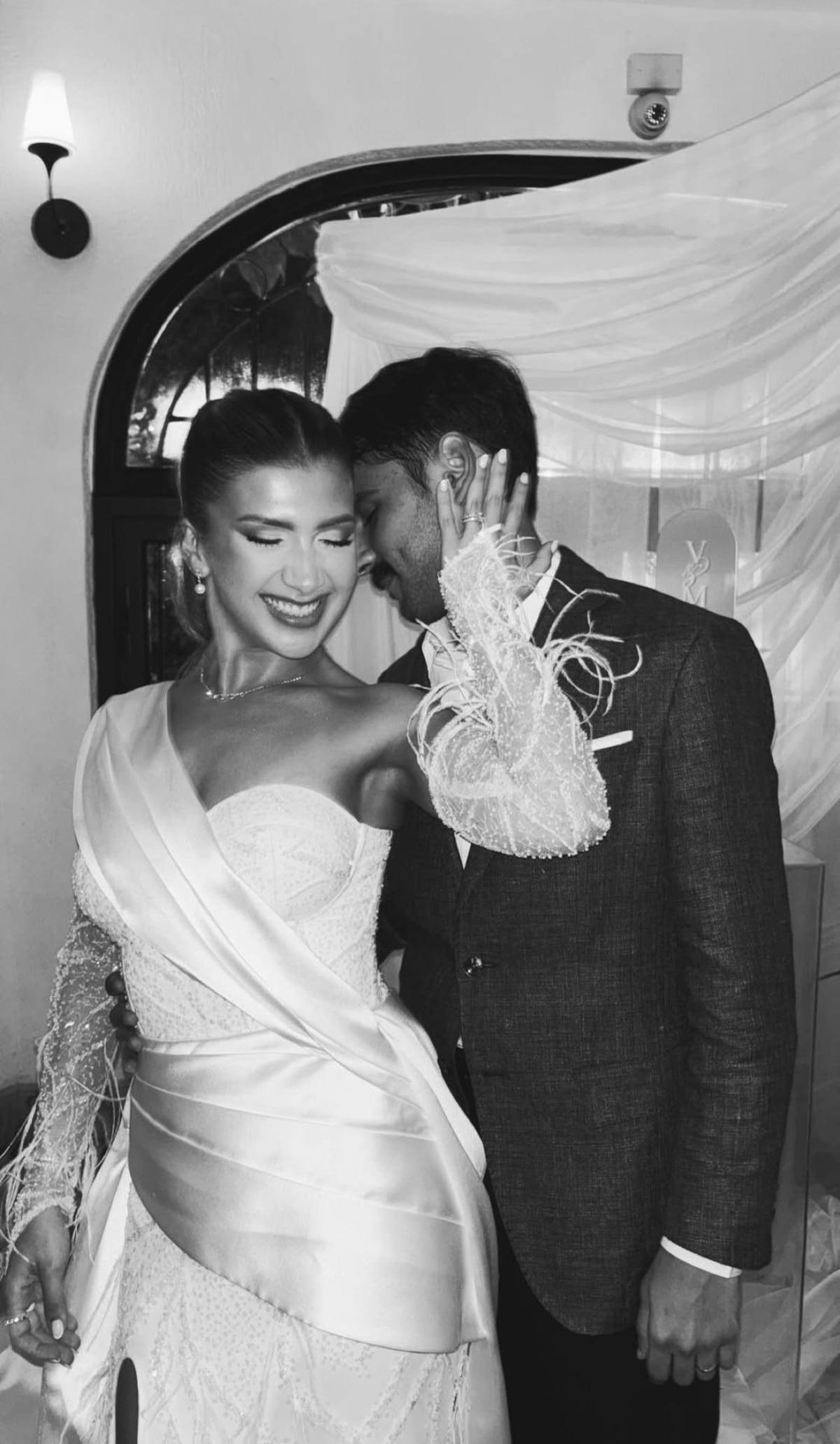 ¡Ya son marido y mujer! Valeria Rettally y Monchi sellan su amor en una boda llena de ternura