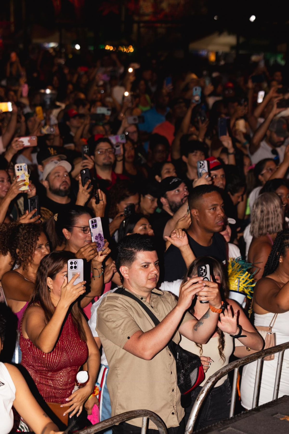 Maelo Ruiz desata euforia en la Cinta Costera y llena de romance la madrugada