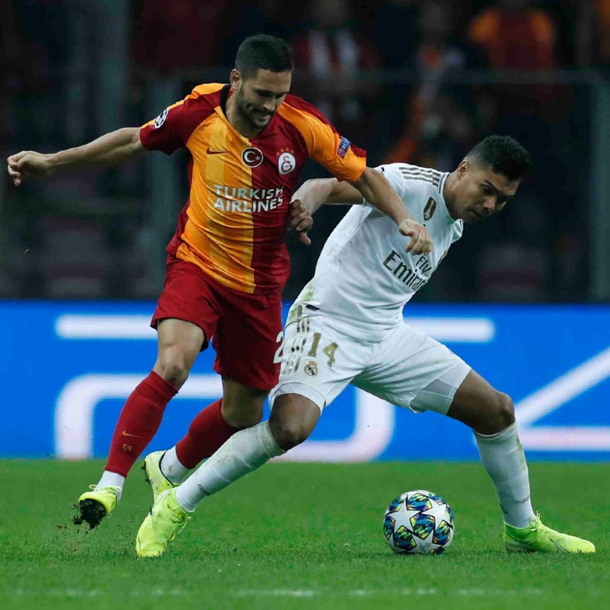 Kroos le salva el cuello a Zindane y el Madrid gana en Turquía