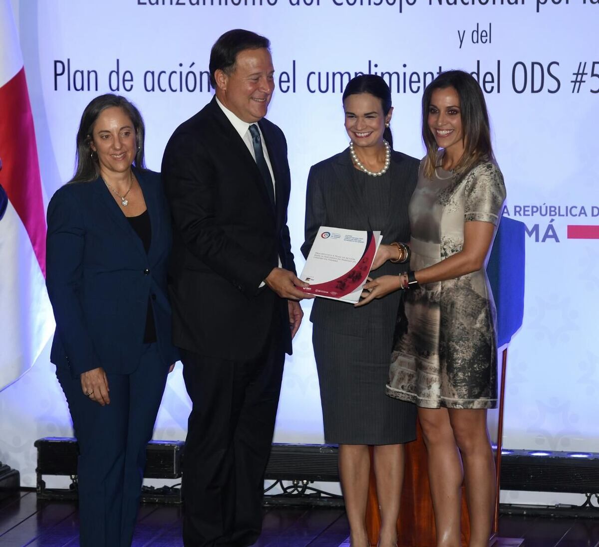 Igual oportunidad. Varela y Saint Malo firman decreto de paridad de género 