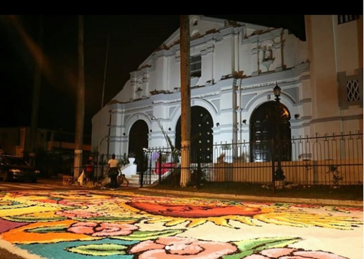 La lluvia arruina las 18 alfombras del Corpus Christi que se celebra en La Villa