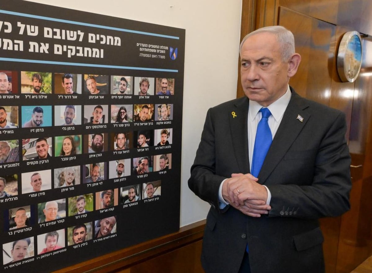 Netanyahu se burla de rumores sobre su muerte con un café