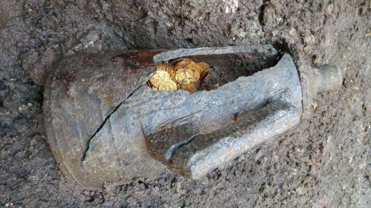 Cientos de monedas de oro del imperio romano se encontraron en antiguo teatro