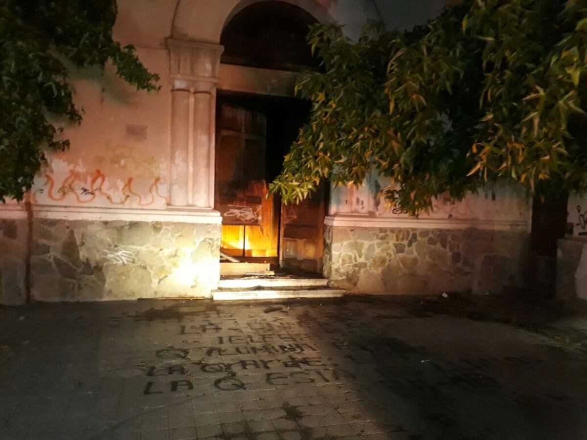 ¡QUEMAN OTRA IGLESIA! A un día de la visita del papa Francisco a Chile