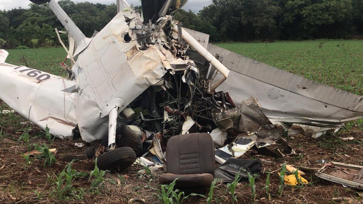 Cae avioneta a tierra en Guararé. Video
