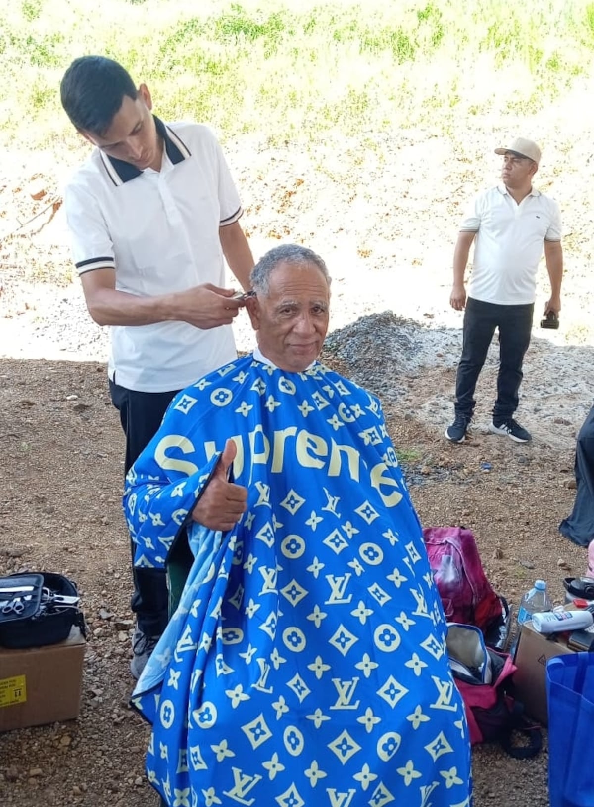 Las tijeras también dijeron presente: Barberos apoyan a familias golpeadas por el sismo en Torio