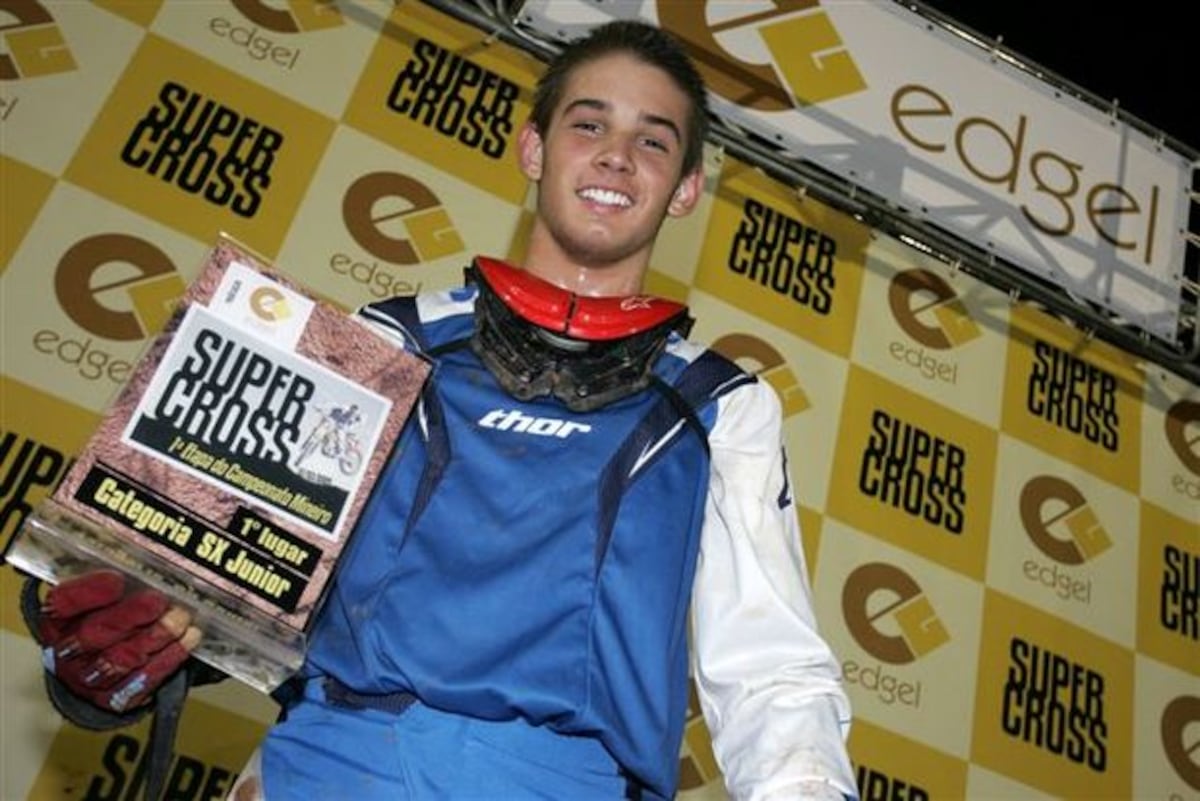 Novia acusa a campeón de motrocross de darle una brutal golpiza por celos