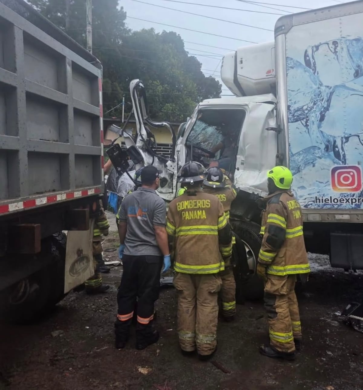 ÚLTIMA HORA. Triple colisión en El Espino deja cinco heridos y dos personas atrapadas; bus, volquete y panel involucrados + Videos