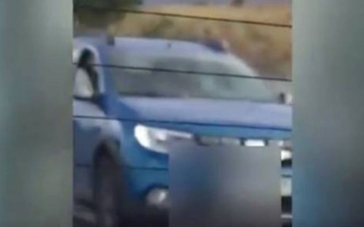 Captan a pareja teniendo relaciones mientras conducen por autopista
