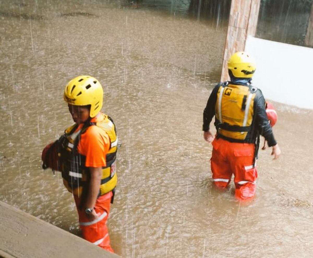 Se mantiene aviso de vigilancia por la tormenta tropical Franklin; reportan al menos 30 casas afectadas en el sector este