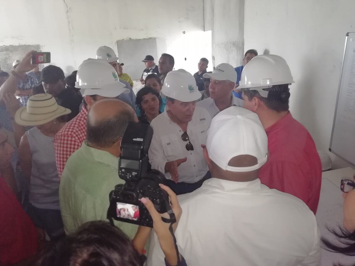 Presidente Cortizo llega a Tambo de Toabré y entrega becas 