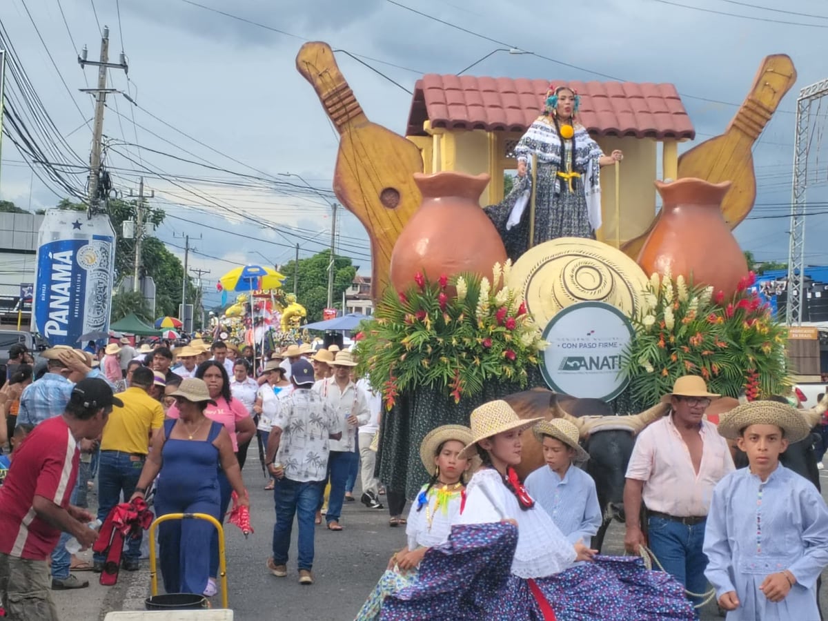 Patronales de Santiago cerraron con desfile folklórico