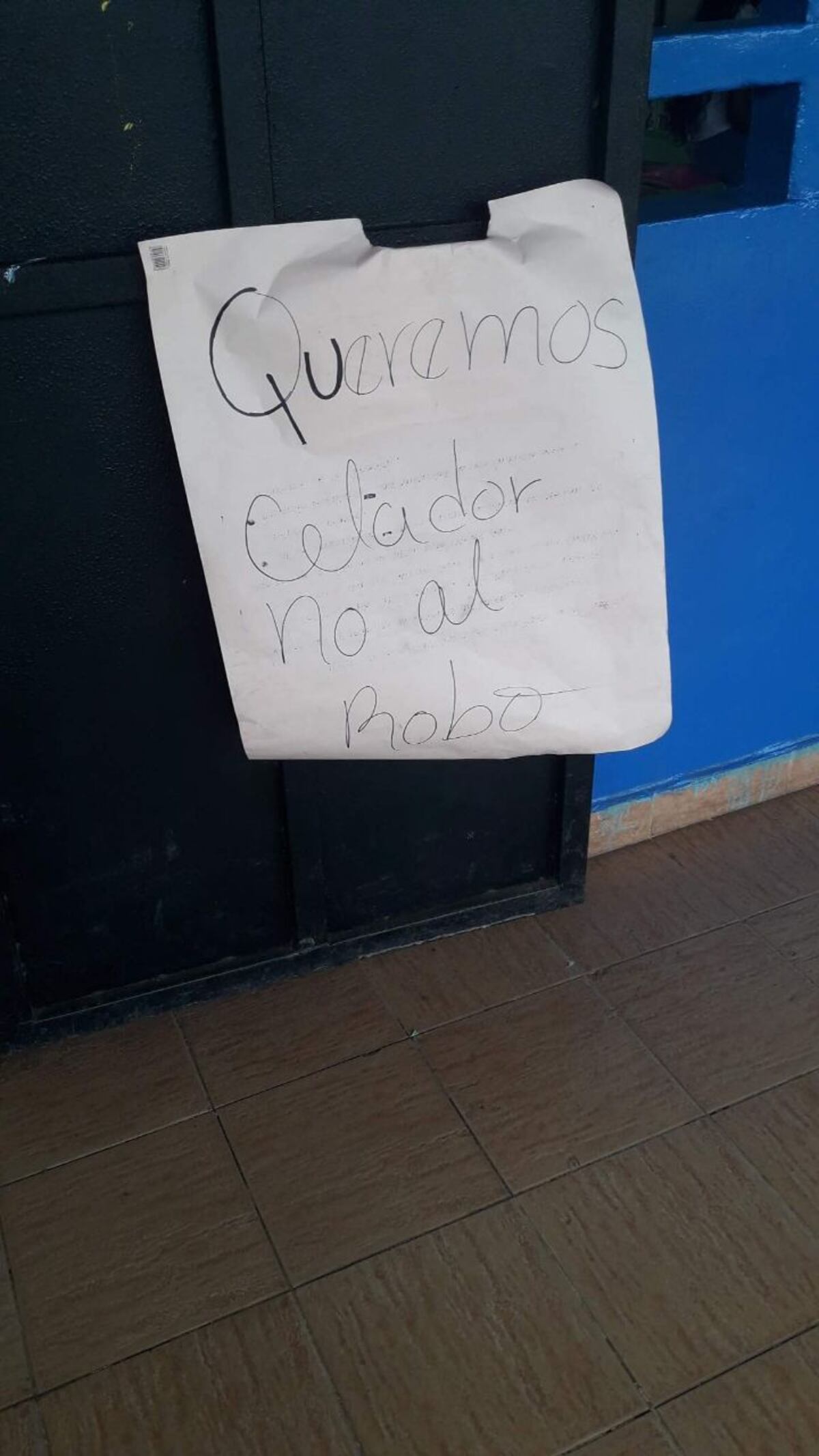 LADRONES NO RESPETAN LAS ESCUELAS. Se roban hasta la educación de nuestros hijos