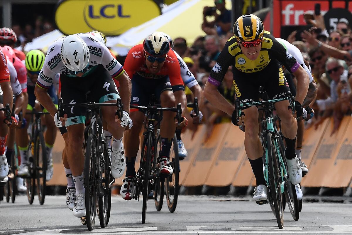 Teunissen derrota a Sagan en la raya y es primer líder del Tour de Francia