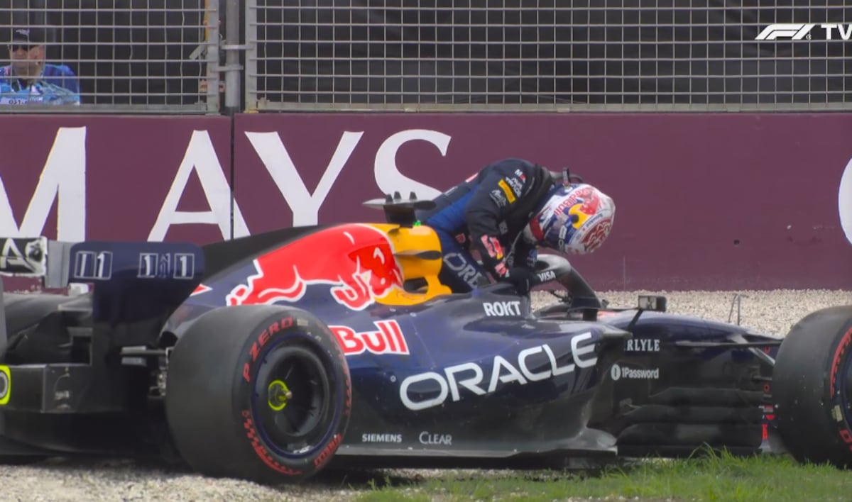 Max Verstappen fuera de control: choque inesperado en Australia