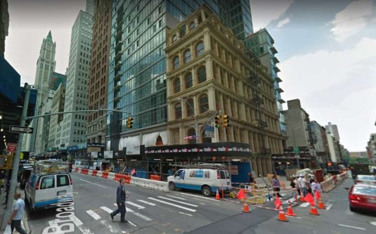 Joven de 15 años cae del quinto piso al querer recuperar su celular