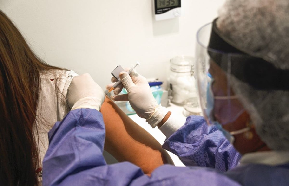 Revés para la vacuna CureVac en la que participaron unos 300 panameños. Dr. Sáez Llorens reacciona