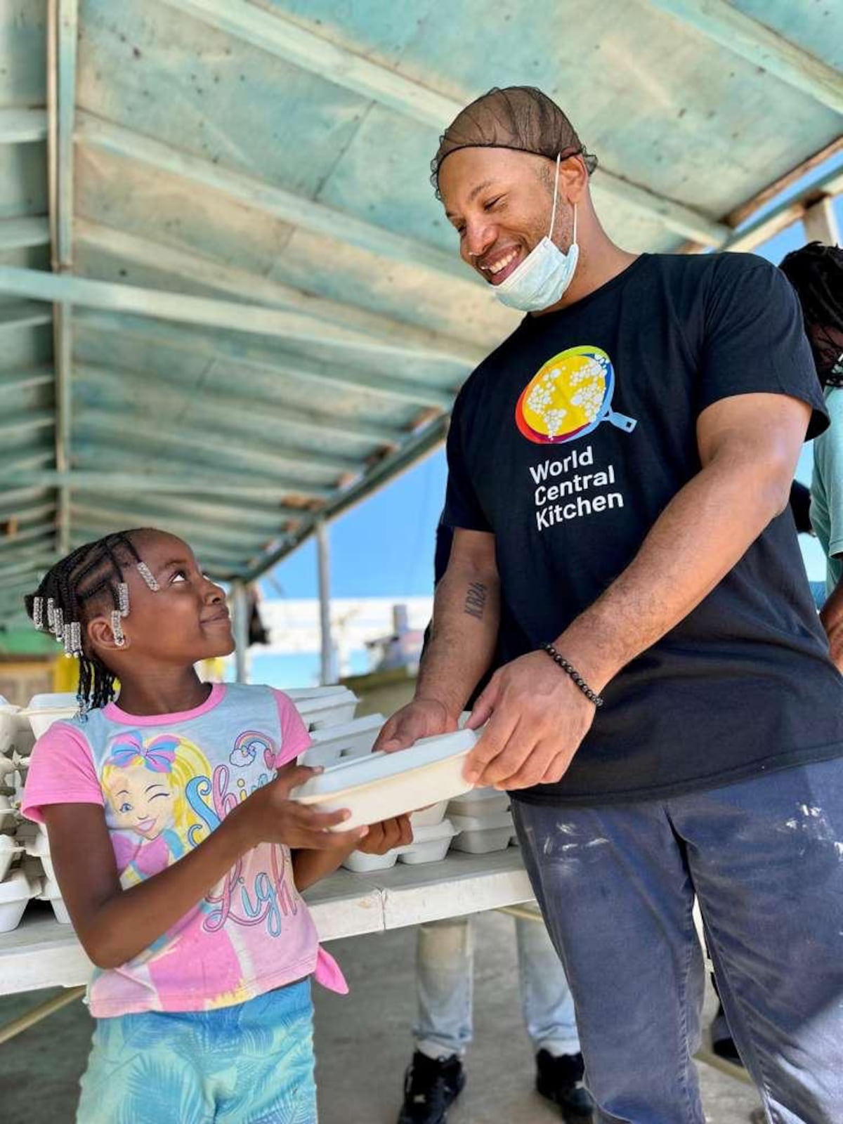 Chef panameño Isaac Villaverde se suma a misión humanitaria en Jamaica