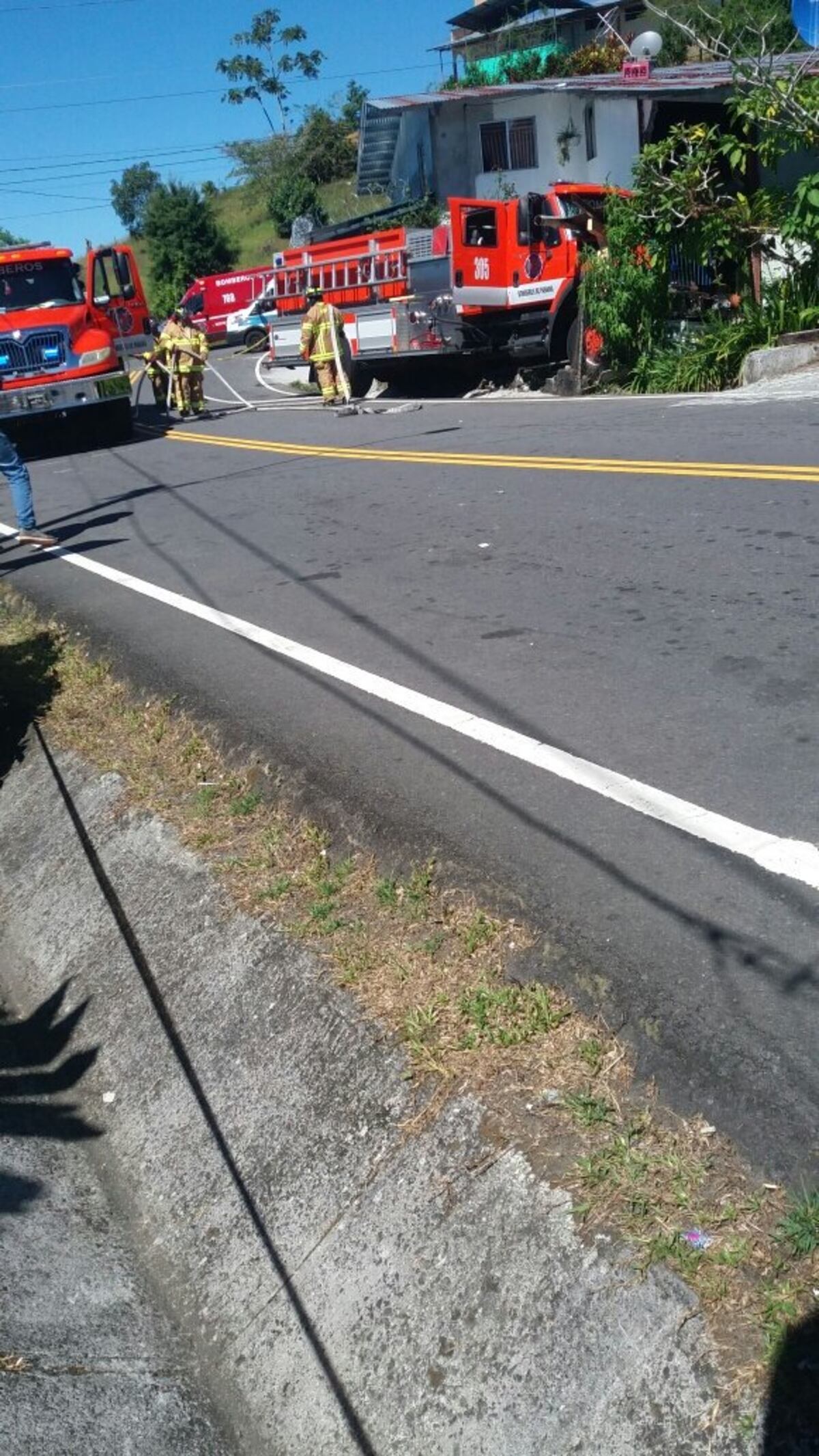 ¡Tanganazo! Carro bomba choca contra una casa en Chiriquí