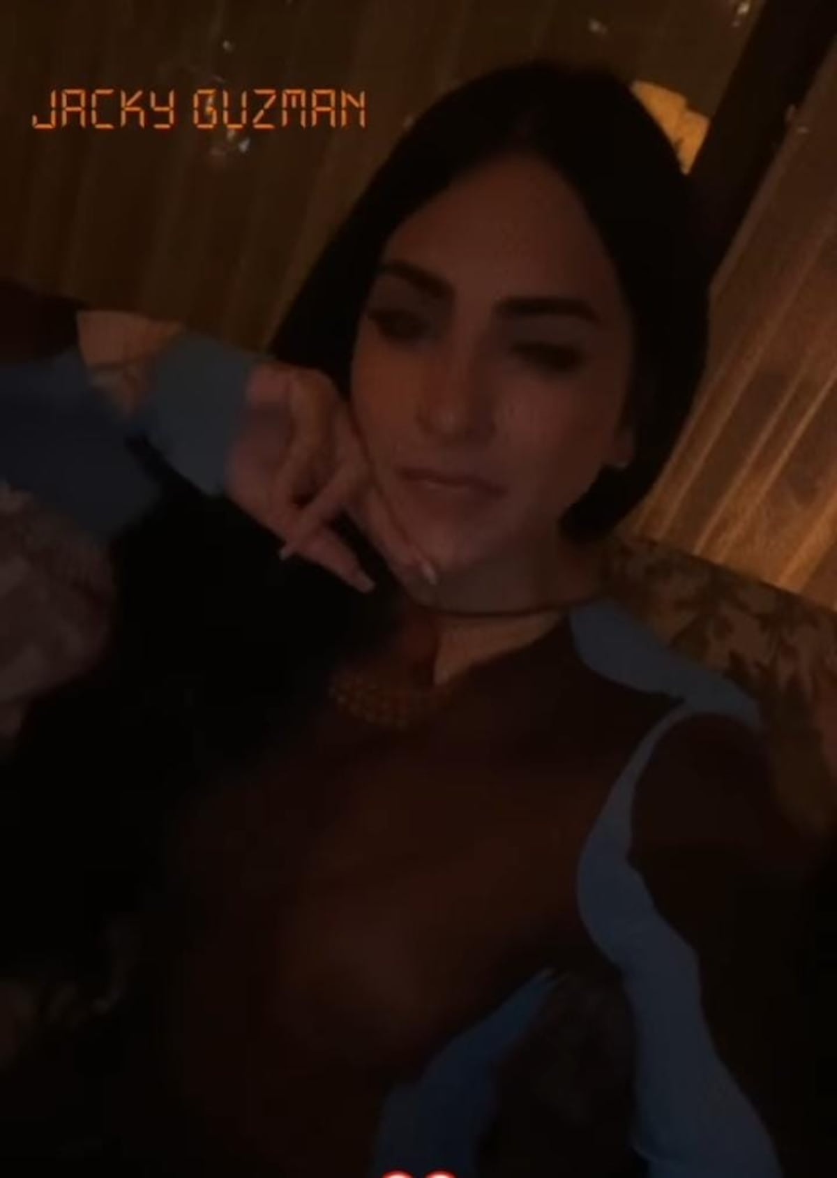 Paren todo. Jacky Guzmán modela vestido que simula no tener brasier de famoso diseñador francés +Fotos