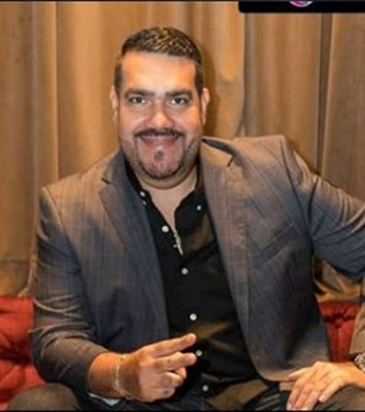 ¿Y el anillo pa' cuándo? Shebelut causó revuelo como J.Lo. Dimes y diretes.Video