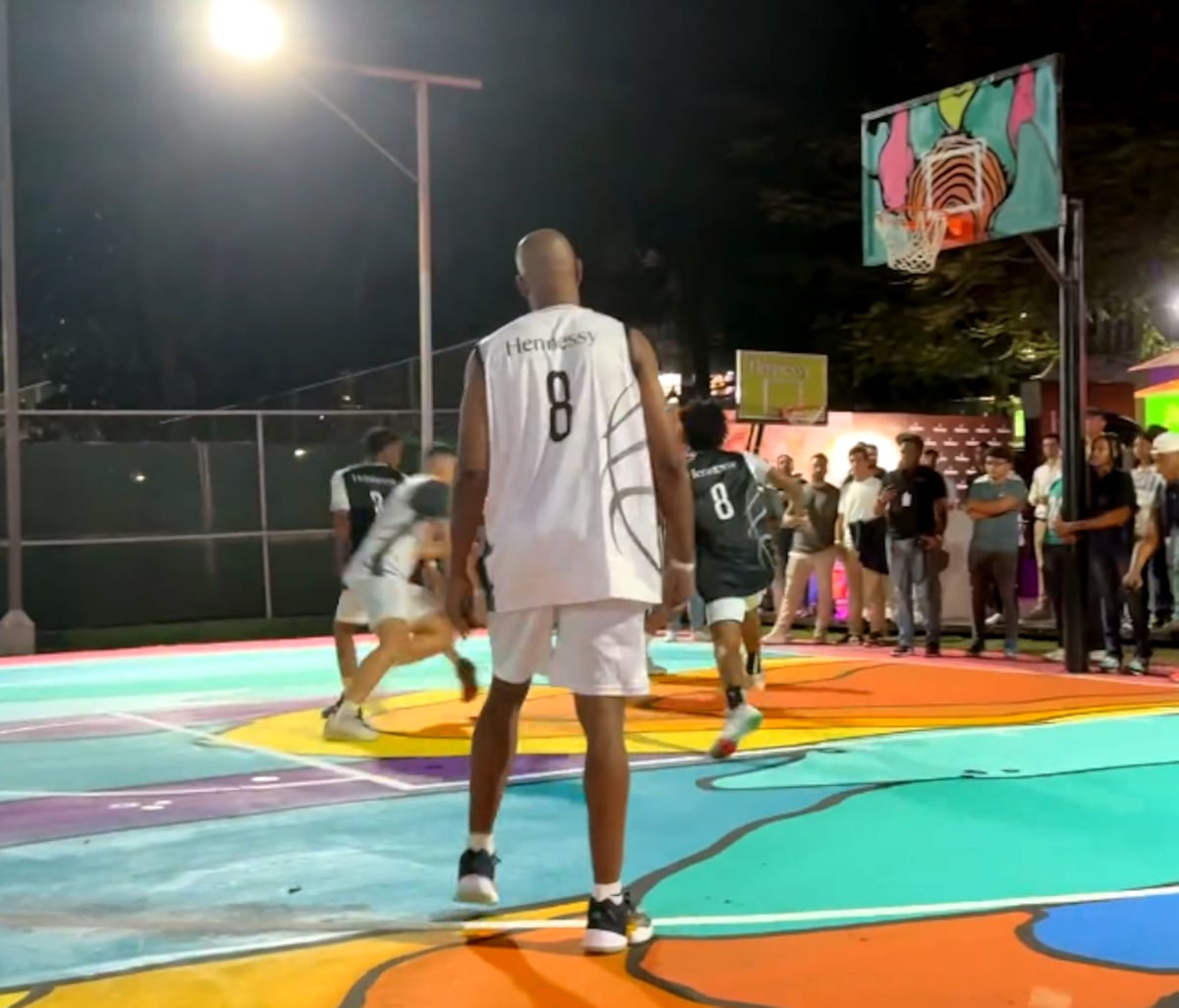 Joakim Noah inaugura la cancha artística del Parque Harry Strunz