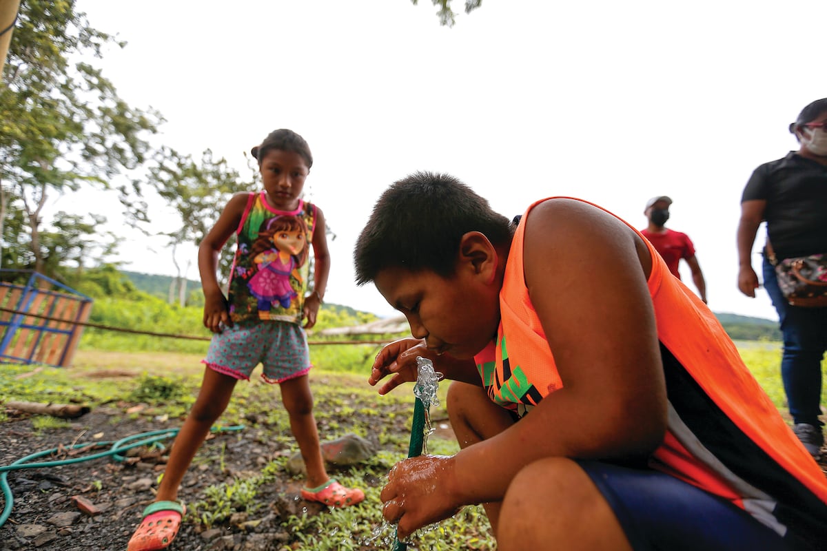 Familia emberá llora la partida de Cristian Cansari. Hace menos de un mes, el adolescente perdió la vida al ahogarse en busca de agua