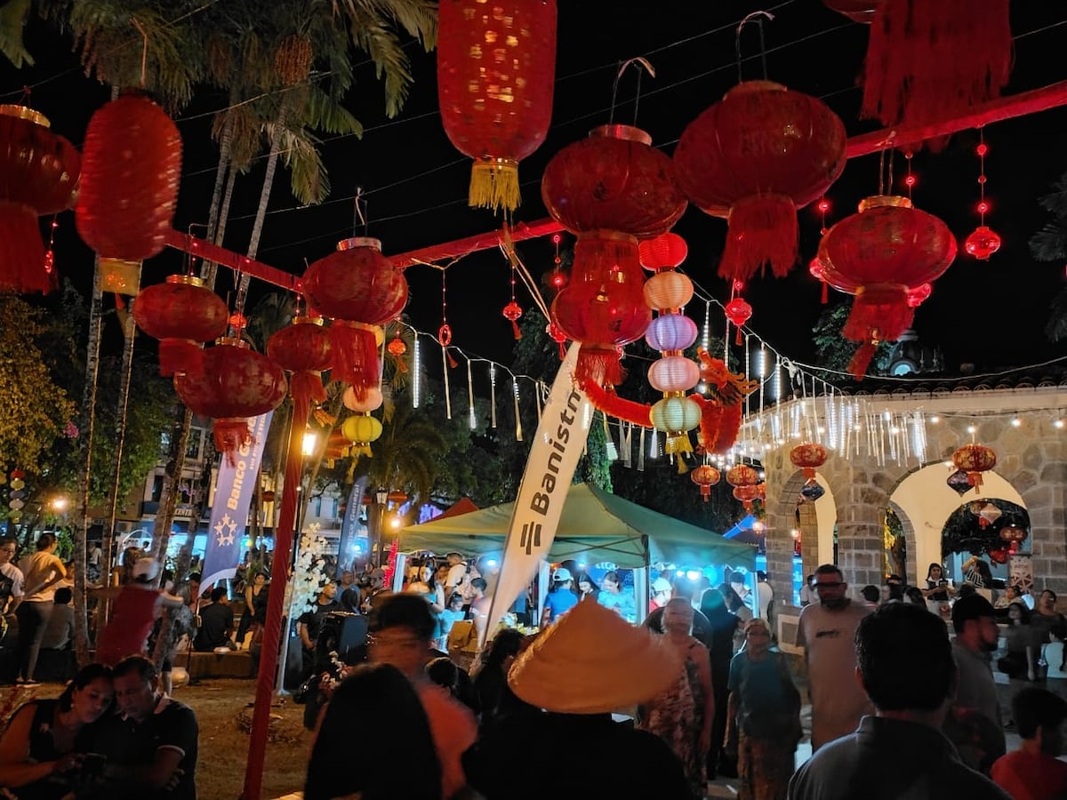 Santiago se vistió de rojo y oro para celebrar el Año Nuevo Chino