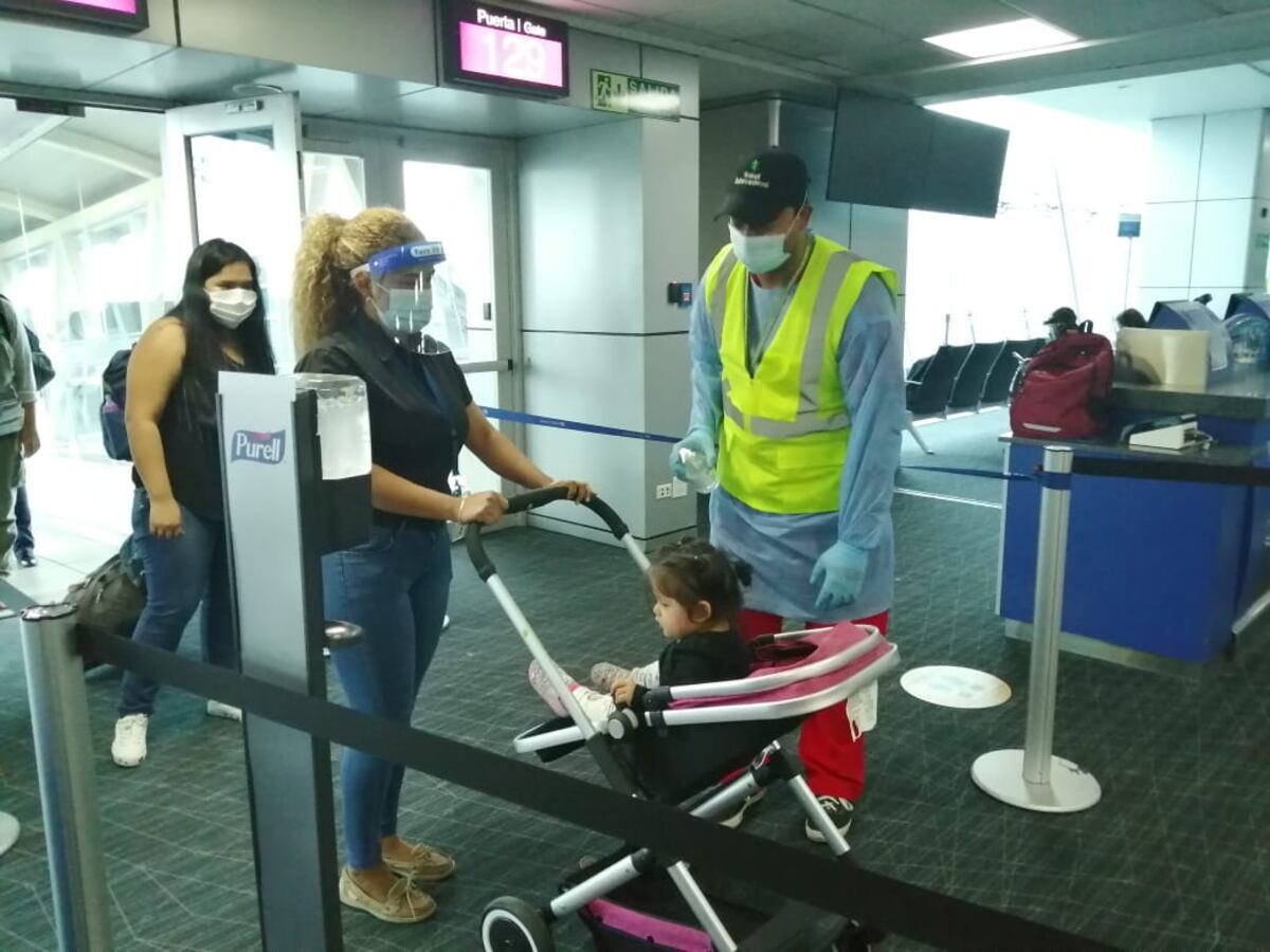 Llegaron a suelo patrio. 41 panameños que estaban varados en Ecuador