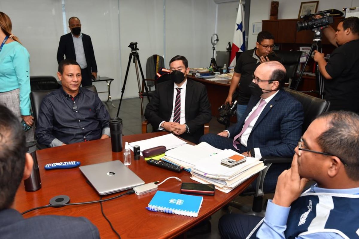 Brands se reune  con Leblanc para desmentir la declaración de ‘funcionario hostil’ 