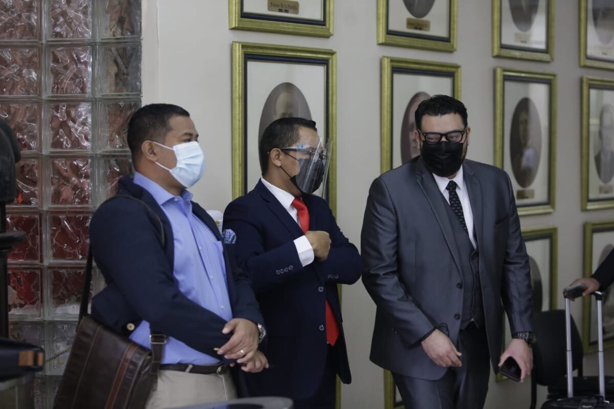 Revés para Martinelli. La juez amonesta verbalmente a su defensa por tratar de dilatar el proceso. El juicio va este martes. Video