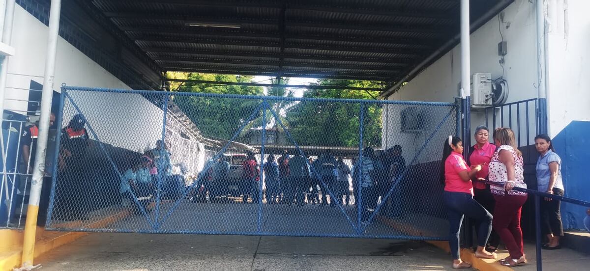 Servidores públicos del Idaan en paro. Le adeudan varias quincenas