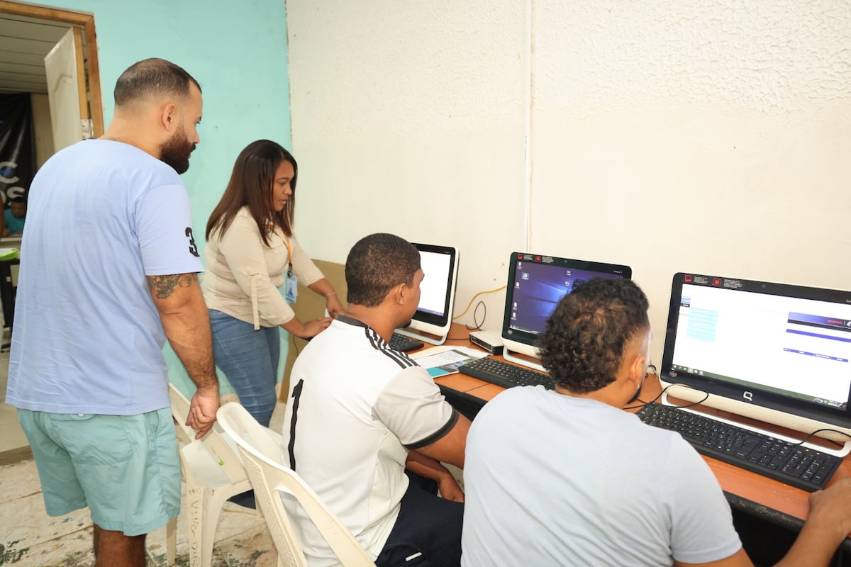 ¡Que pritty! Siete reclusos de El Renacer reciben capacitación en mecánica automotriz de alto nivel