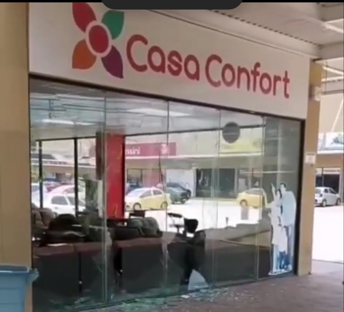 No le temen al coronavirus. Aprovechan cuarentena para robar en ‘Casa Confort’ televisores| Video