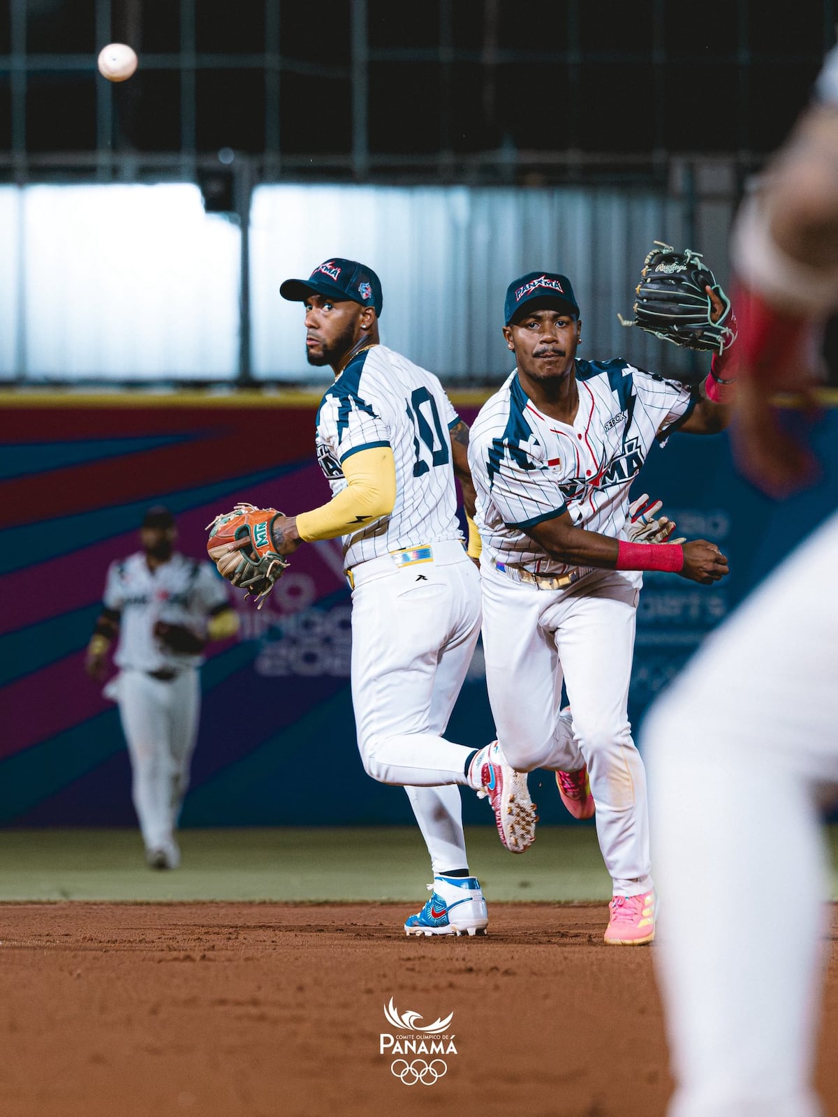 Panamá tumba al anfitrión y se mete en la pelea por el oro