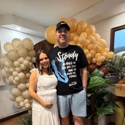 VÍDEO | Lluvia de cariño: María Del Pilar y Barceló celebran el baby shower de su bebé entre juegos y risas