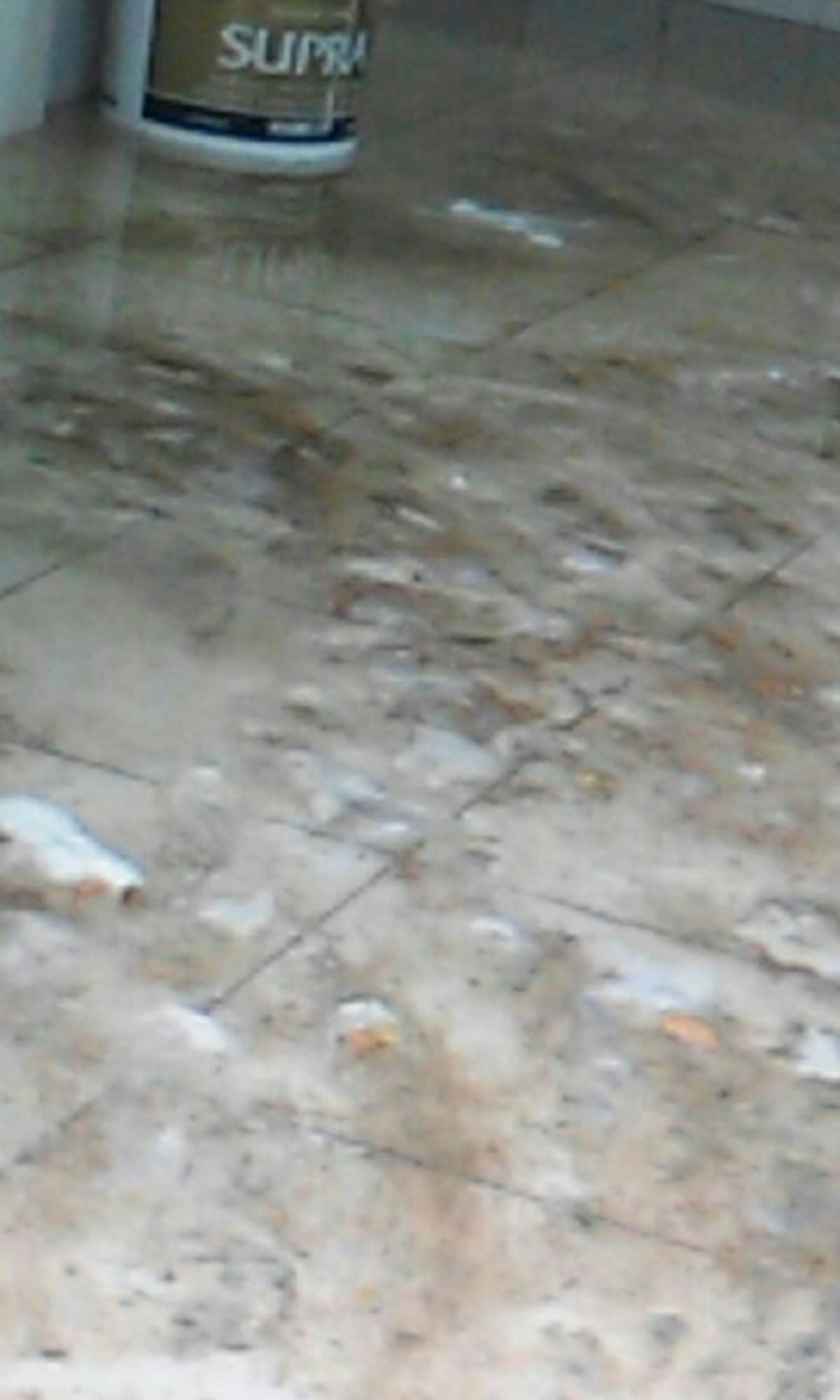 Instituto América sin clases por desbordamiento de aguas negras 