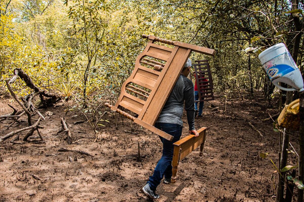 Ayudó a reubicar a una familia que vivía en un puente. Joao Centella, el creador de ‘La Rebeca’ lleva esperanzas  