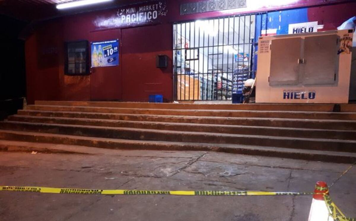 ¡TIROTEO! Asaltan a chinita de minisúper. Maleante herido