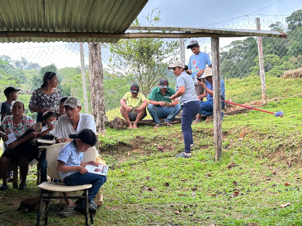 Minsa lleva a 103 personas a las montañas de Colón con vacunas y charlas educativas