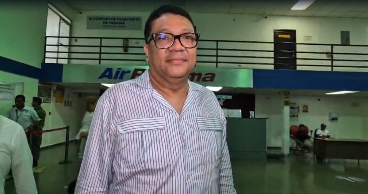 Bananeros se levantan de la mesa